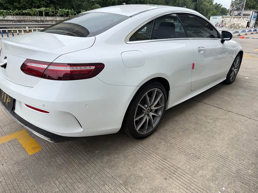 Mercedes-Benz E-Class (Imported) 2023 E 260 Coupe - zdjęcie 3