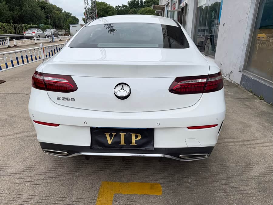 Mercedes-Benz E-Class (Imported) 2023 E 260 Coupe - zdjęcie 4