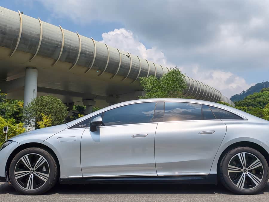 Mercedes-Benz EQE 2022 350 Luxury Edition - zdjęcie 4
