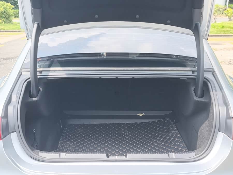 Mercedes-Benz EQE 2022 350 Luxury Edition - zdjęcie 9