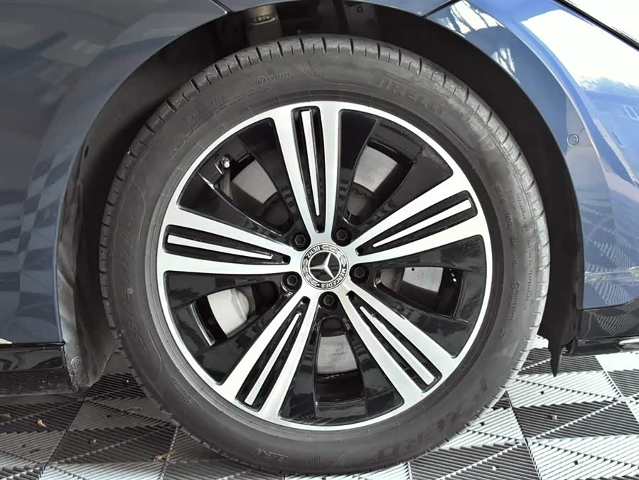 Mercedes-Benz EQE 2025 500 4MATIC Luxury Edition - zdjęcie 13