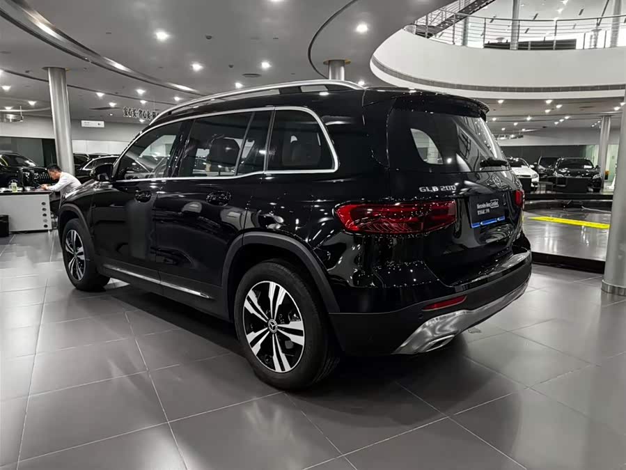 Mercedes-Benz GLB 2024 GLB 200 Dynamic - zdjęcie 3