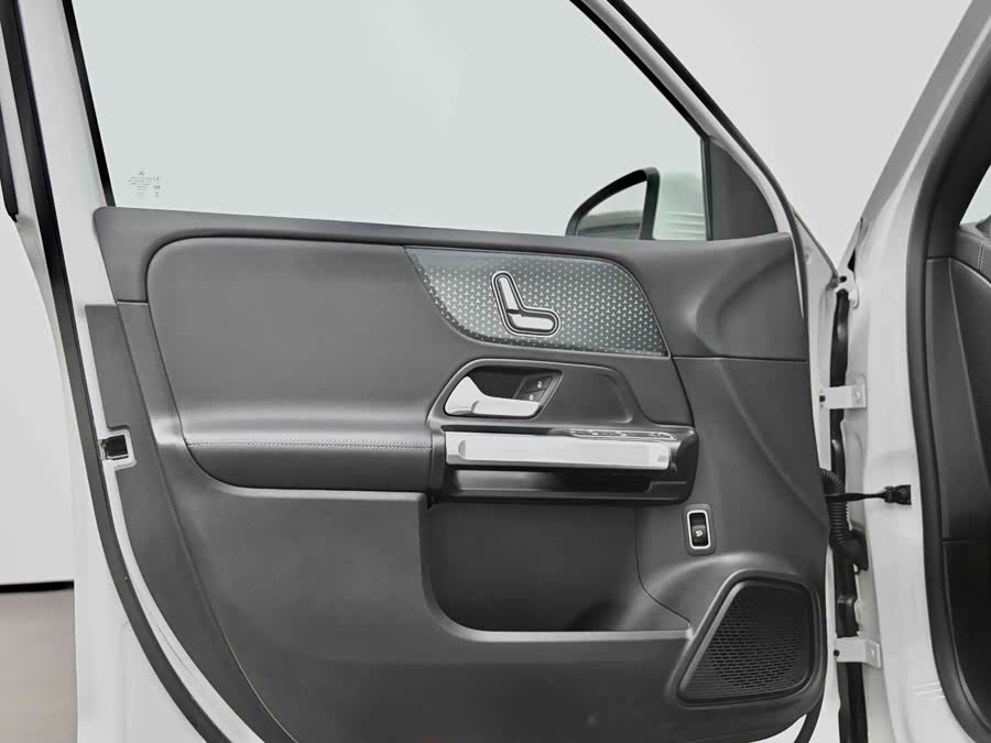 Mercedes-Benz GLB 2024 GLB 220 Dynamic - zdjęcie 11