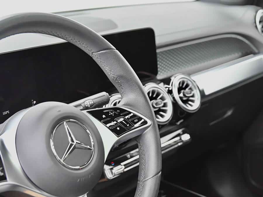 Mercedes-Benz GLB 2024 GLB 220 Dynamic - zdjęcie 14
