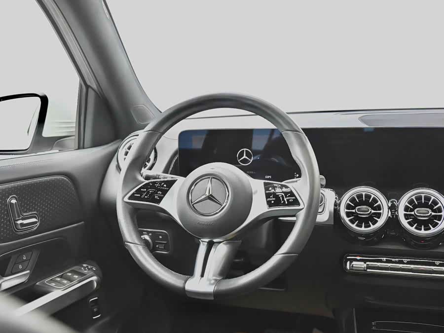 Mercedes-Benz GLB 2024 GLB 220 Dynamic - zdjęcie 15