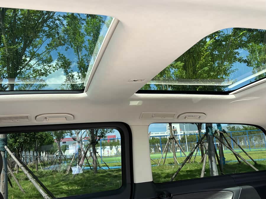 Mercedes-Benz V-Class 2024 V 300 L Long Wheelbase Luxury - zdjęcie 11
