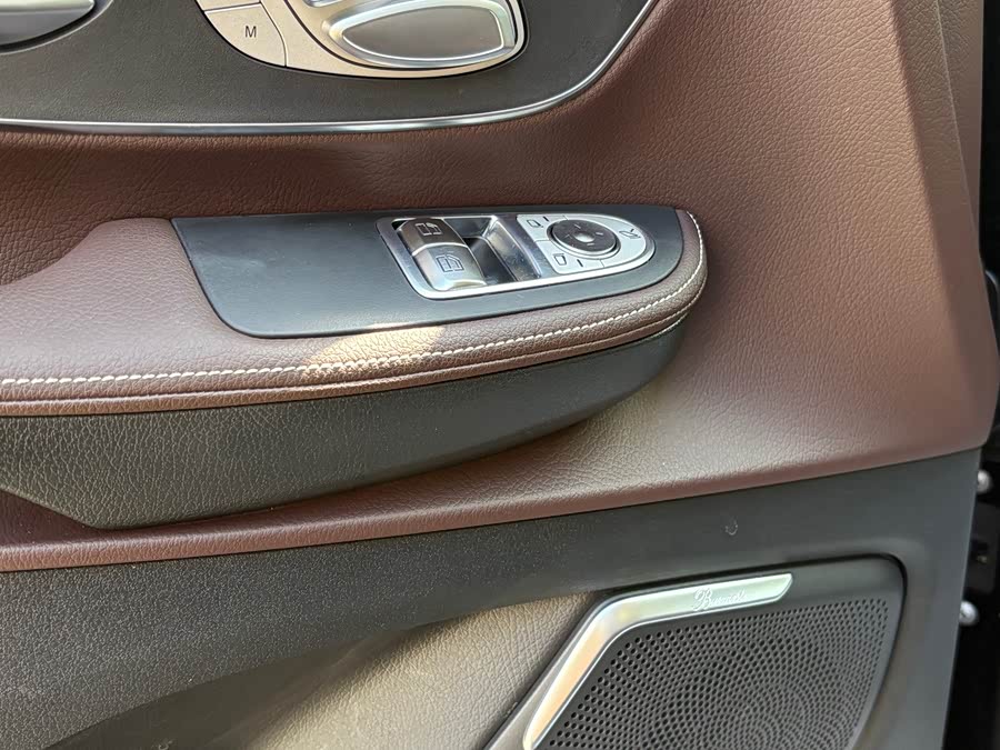 Mercedes-Benz V-Class 2024 V 300 L Long Wheelbase Luxury - zdjęcie 13