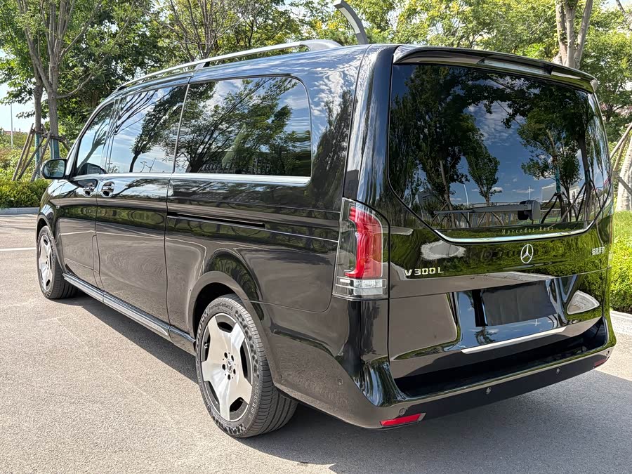 Mercedes-Benz V-Class 2024 V 300 L Long Wheelbase Luxury - zdjęcie 16
