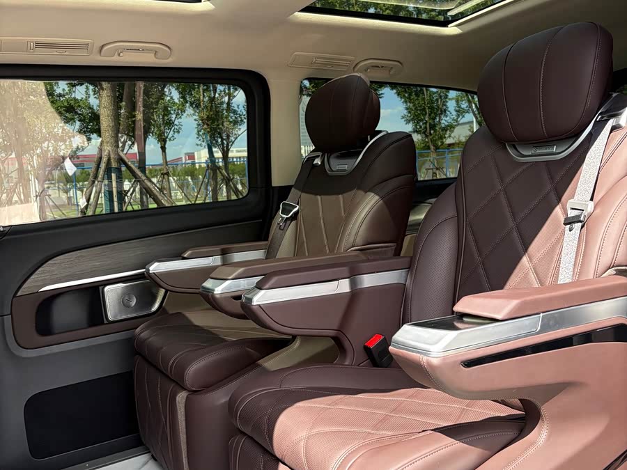 Mercedes-Benz V-Class 2024 V 300 L Long Wheelbase Luxury - zdjęcie 6