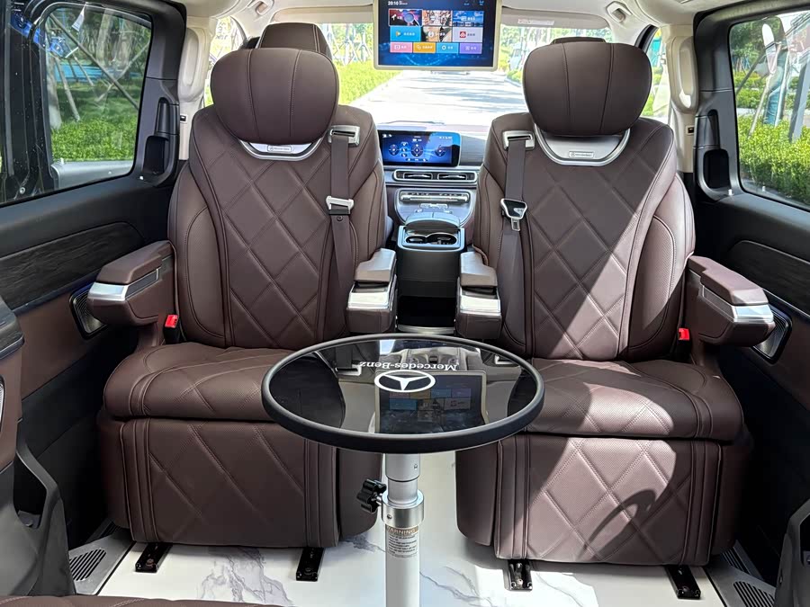 Mercedes-Benz V-Class 2024 V 300 L Long Wheelbase Luxury - zdjęcie 8
