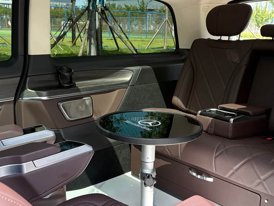 Mercedes-Benz V-Class 2024 V 300 L Long Wheelbase Luxury - zdjęcie 10