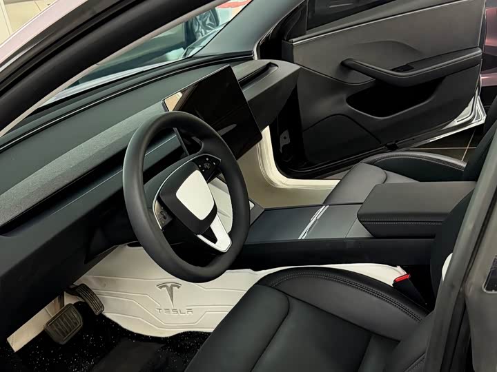 Model 3 2025 RWD - zdjęcie 16