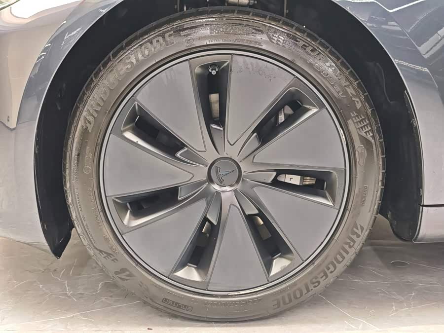 Model 3 2025 RWD - zdjęcie 4