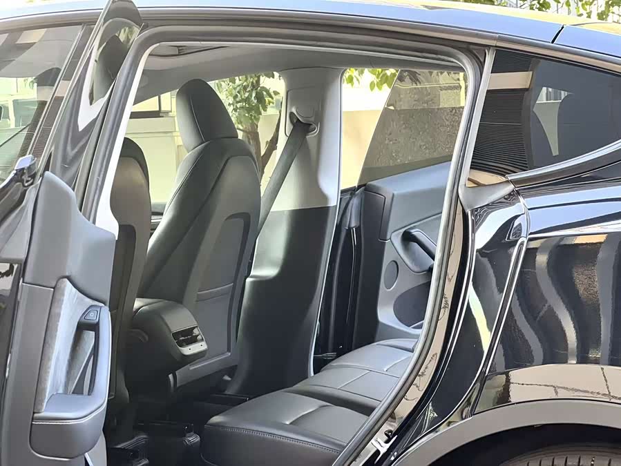 Model Y 2022 Facelift RWD - zdjęcie 11