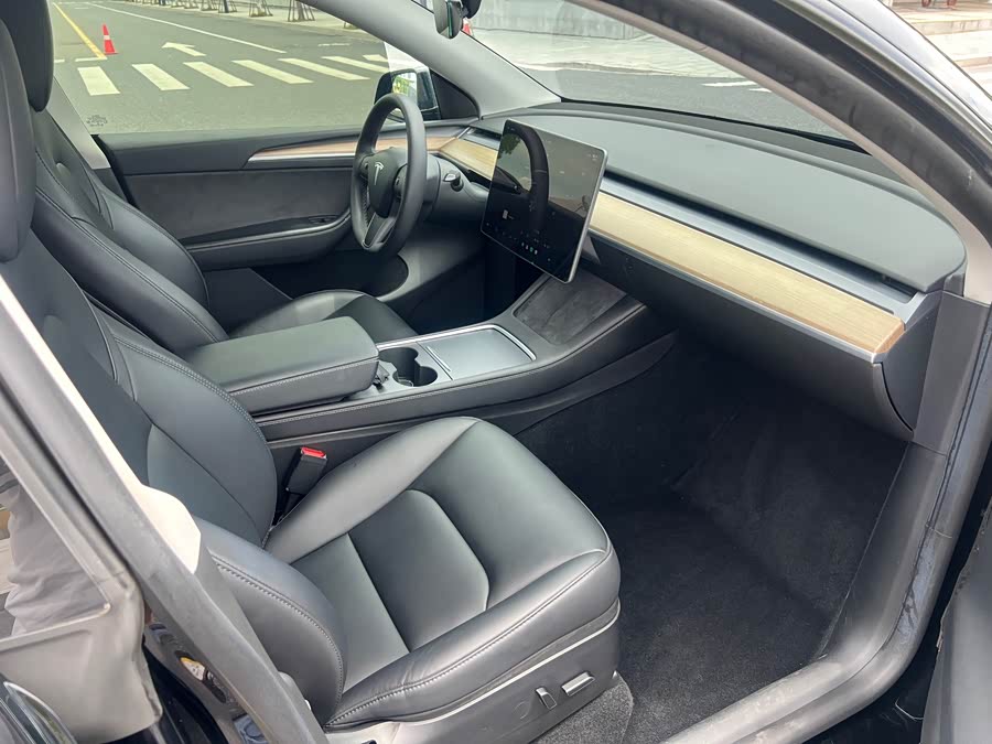 Model Y 2022 Facelift RWD - zdjęcie 12