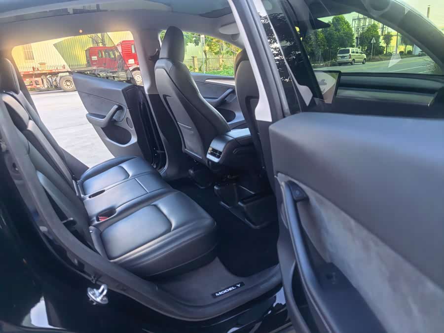 Model Y 2022 Facelift RWD - zdjęcie 13