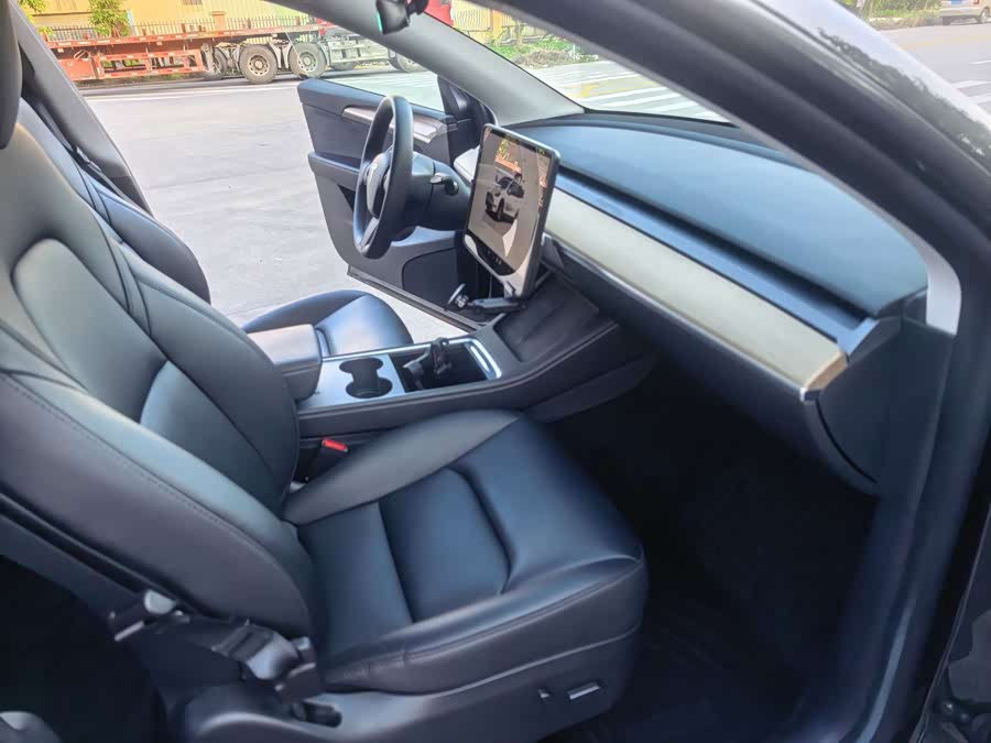 Model Y 2022 Facelift RWD - zdjęcie 14