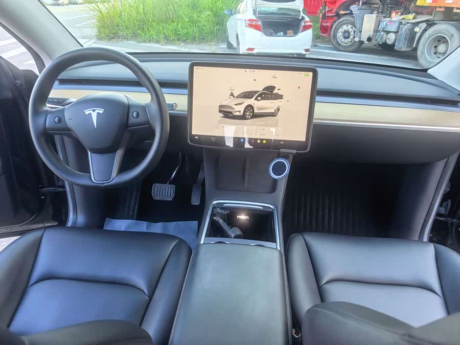 Model Y 2022 Facelift RWD - zdjęcie 15