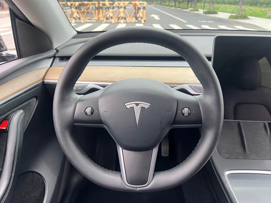 Model Y 2022 Facelift RWD - zdjęcie 17