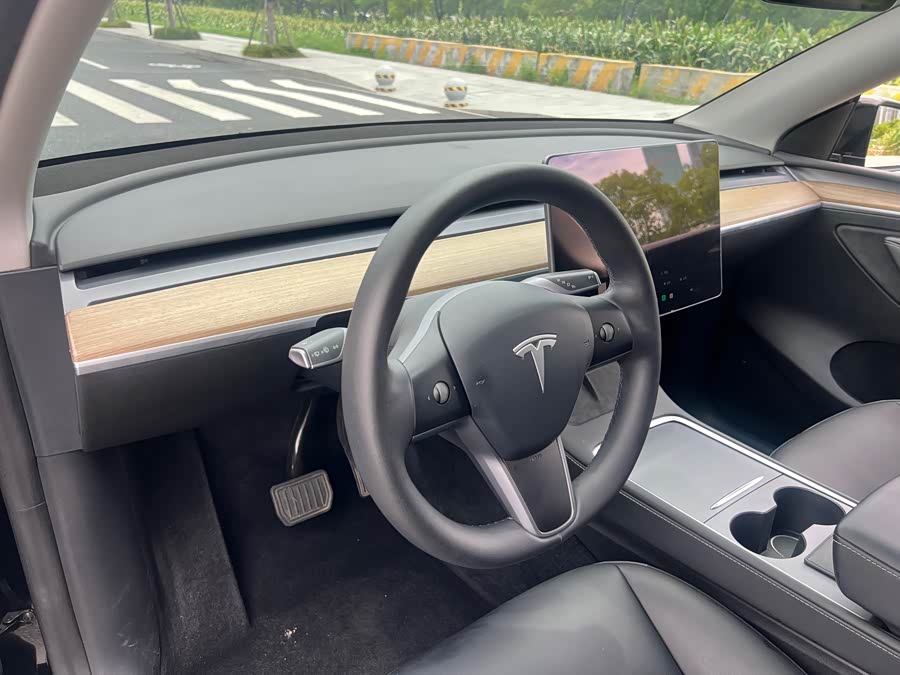 Model Y 2022 Facelift RWD - zdjęcie 18