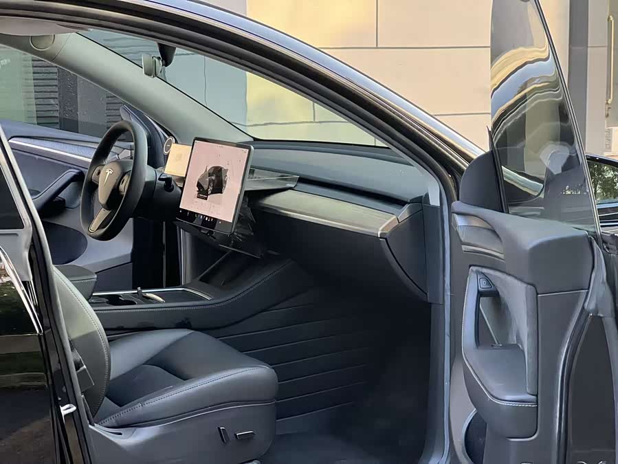 Model Y 2022 Facelift RWD - zdjęcie 9