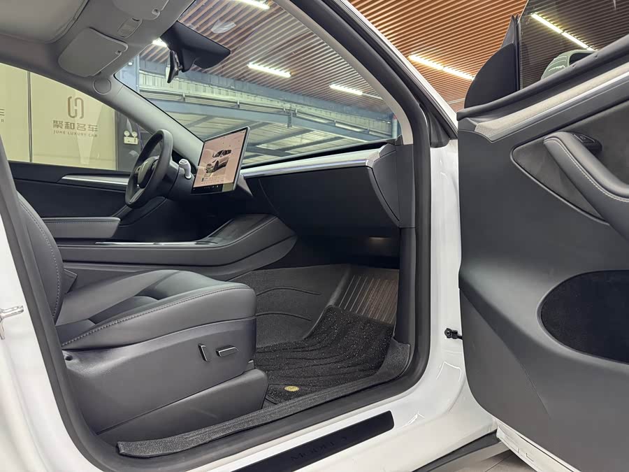 Model Y 2024 RWD - zdjęcie 11