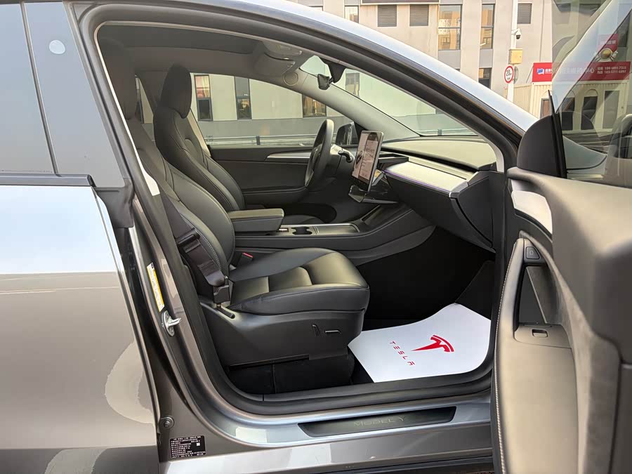 Model Y 2024 RWD - zdjęcie 12