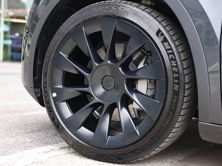 Model Y 2024 RWD - zdjęcie 13