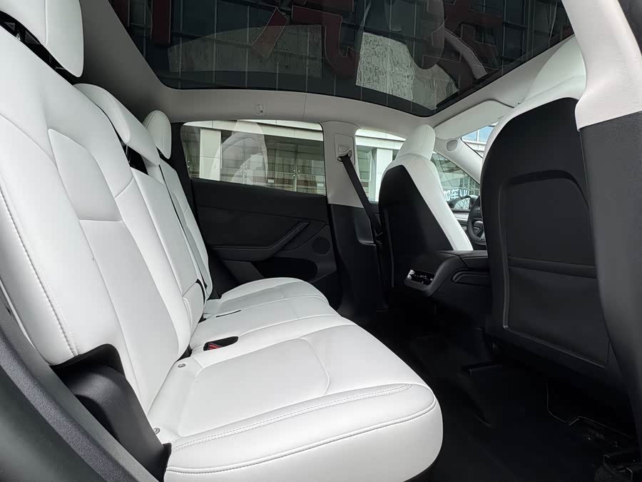 Model Y 2024 RWD - zdjęcie 14