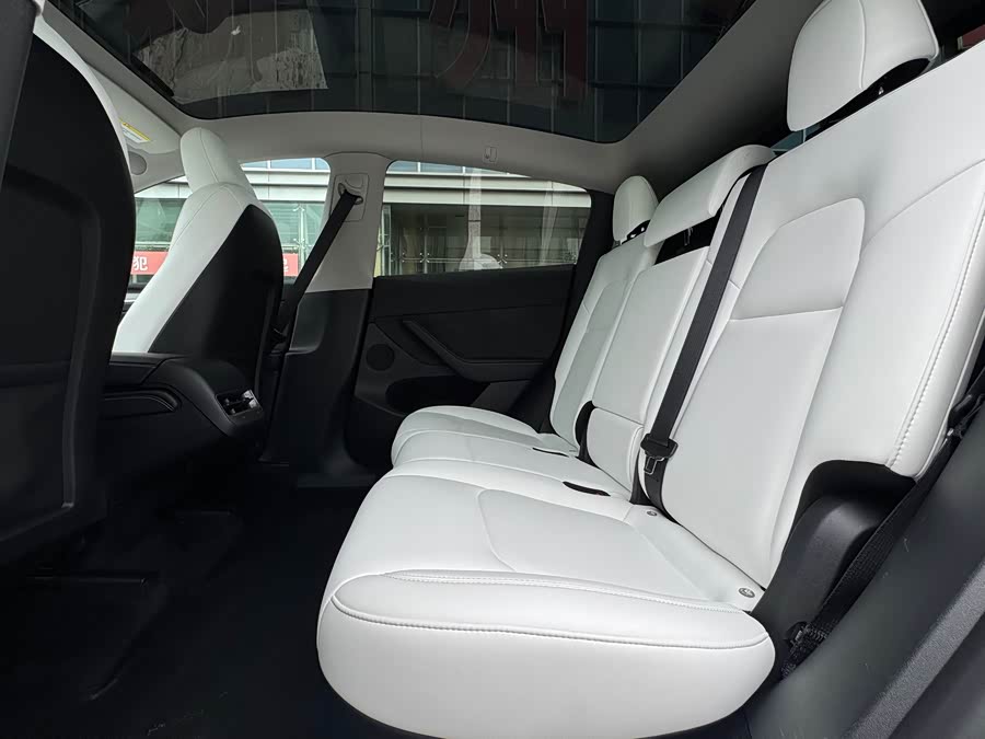 Model Y 2024 RWD - zdjęcie 15