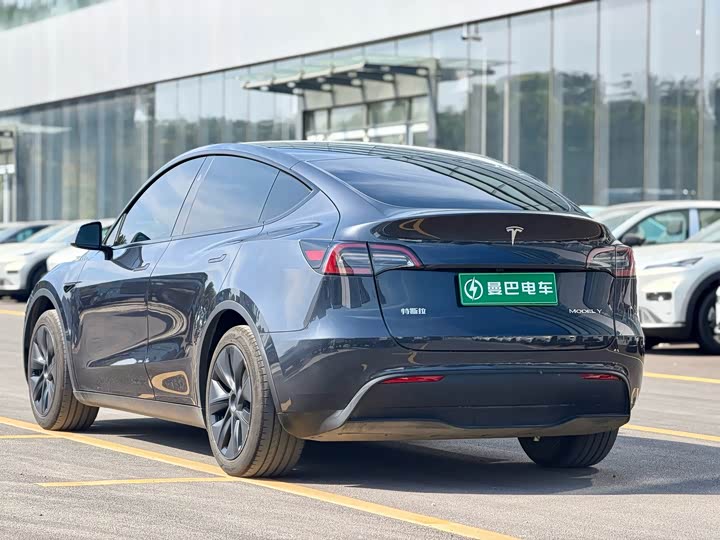 Model Y 2024 RWD - zdjęcie 16