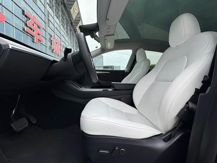 Model Y 2024 RWD - zdjęcie 16