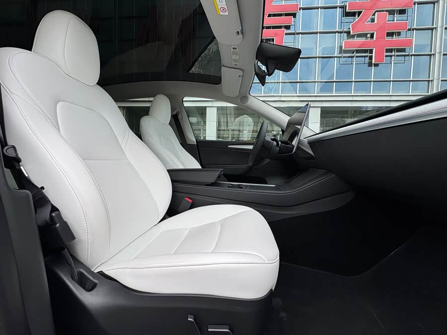 Model Y 2024 RWD - zdjęcie 17