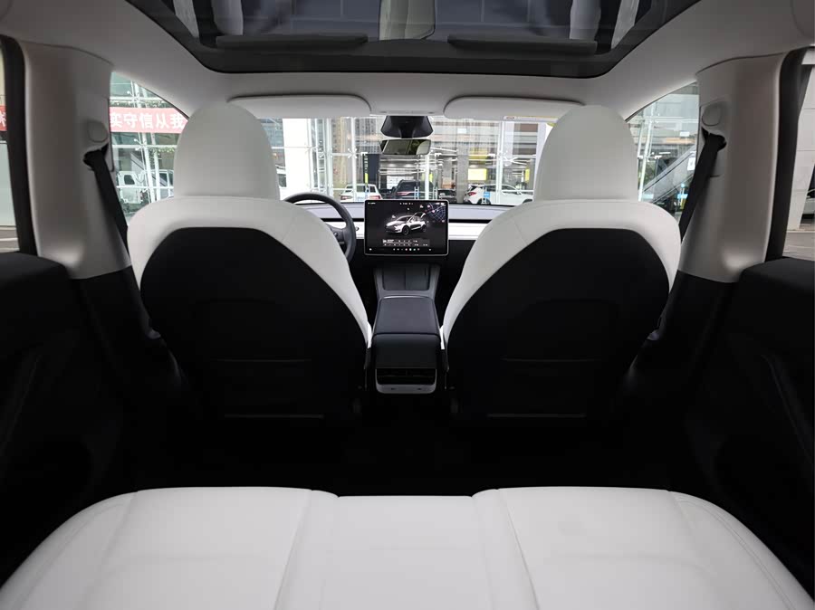 Model Y 2024 RWD - zdjęcie 18