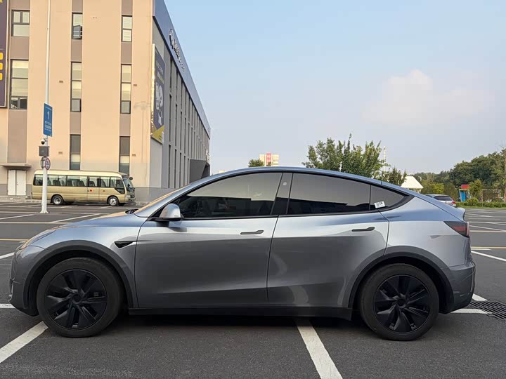 Model Y 2024 RWD - zdjęcie 19