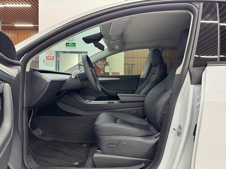 Model Y 2024 RWD - zdjęcie 19
