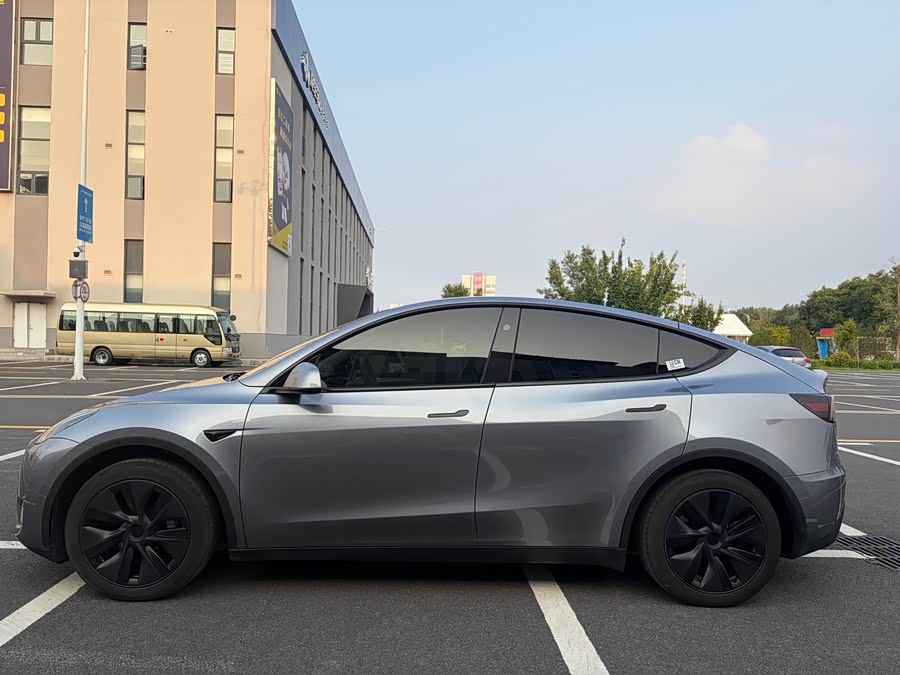 Model Y 2024 RWD - zdjęcie 3