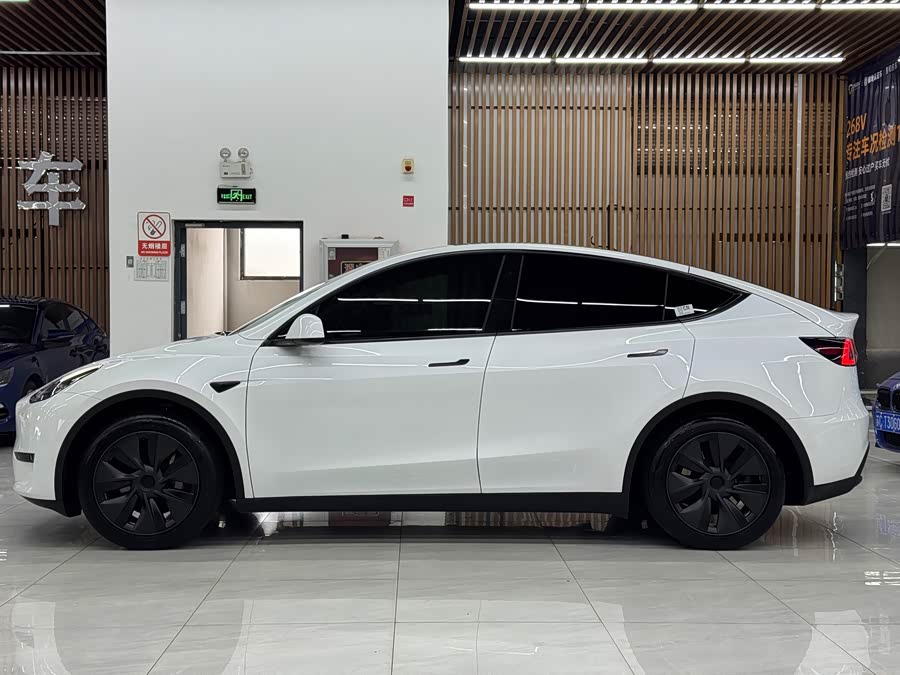 Model Y 2024 RWD - zdjęcie 3