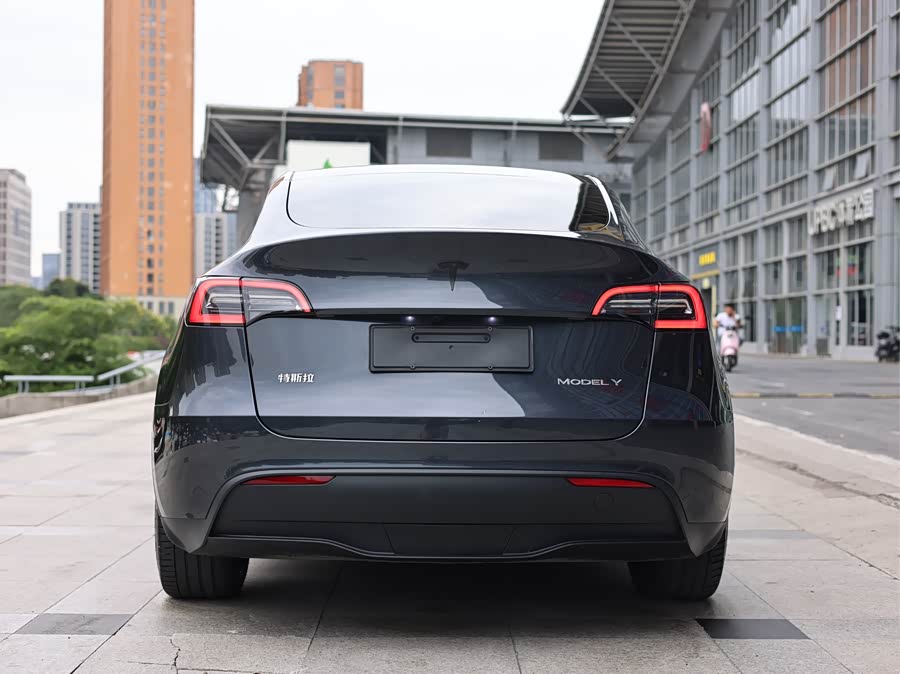 Model Y 2024 RWD - zdjęcie 4