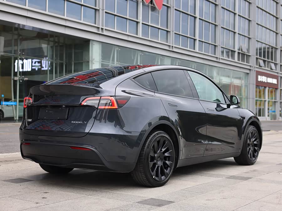 Model Y 2024 RWD - zdjęcie 5