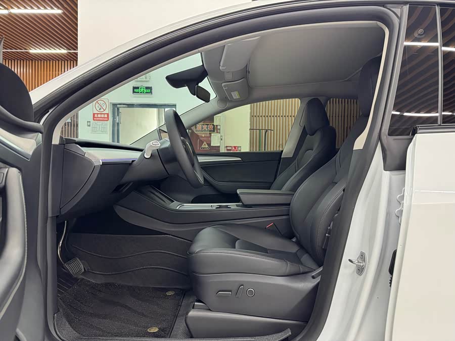 Model Y 2024 RWD - zdjęcie 6