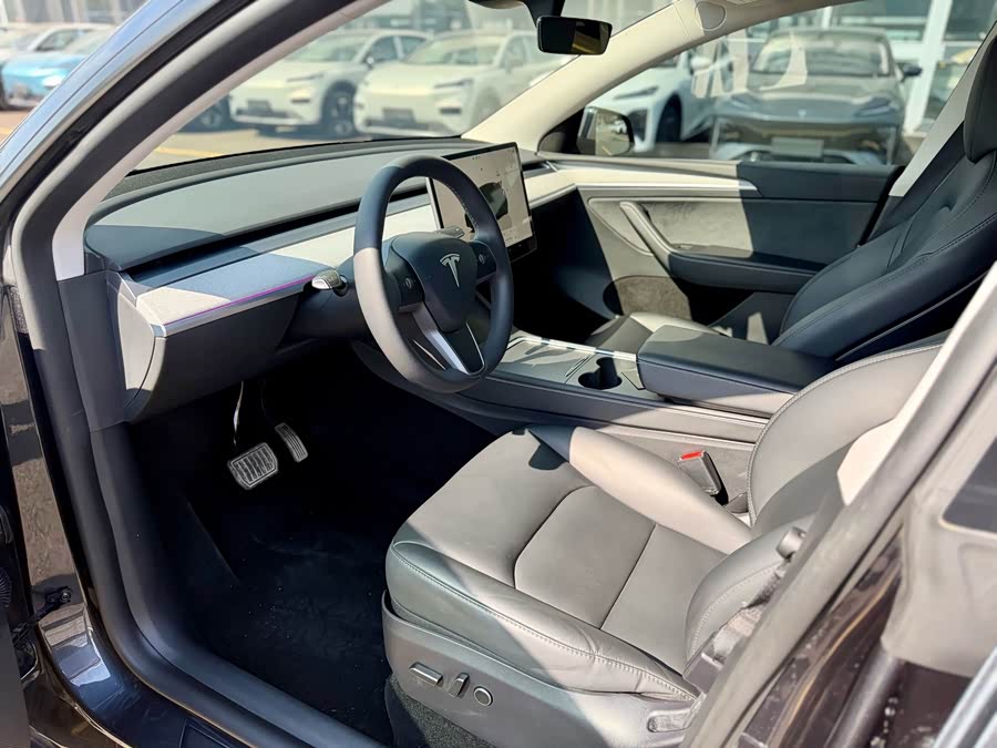 Model Y 2024 RWD - zdjęcie 8