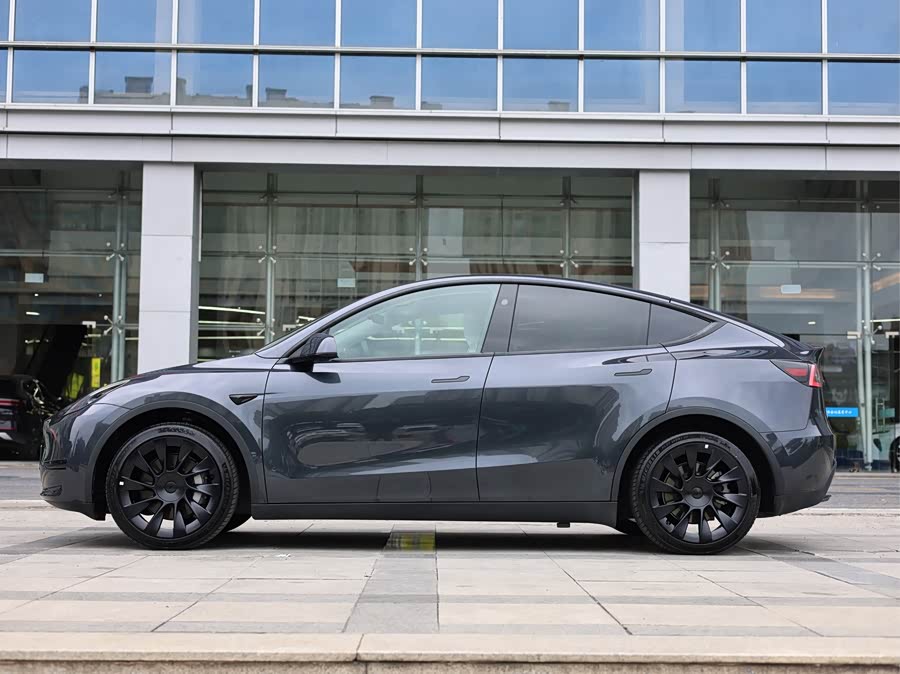 Model Y 2024 RWD - zdjęcie 8