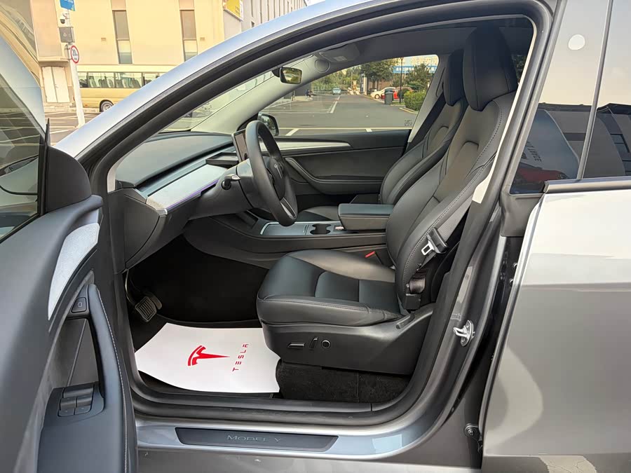 Model Y 2024 RWD - zdjęcie 9