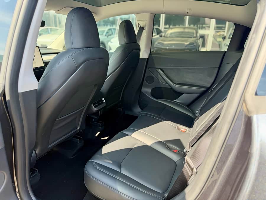 Model Y 2024 RWD - zdjęcie 9