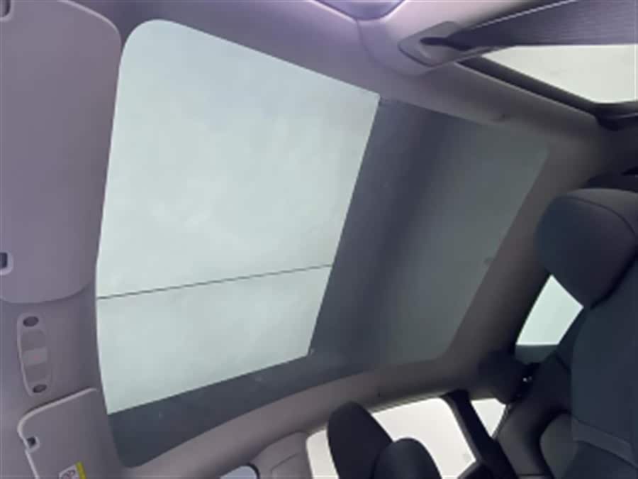 Model Y 2024 RWD - zdjęcie 9