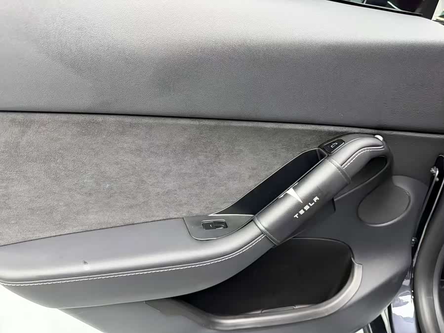 Model Y 2024 RWD - zdjęcie 9