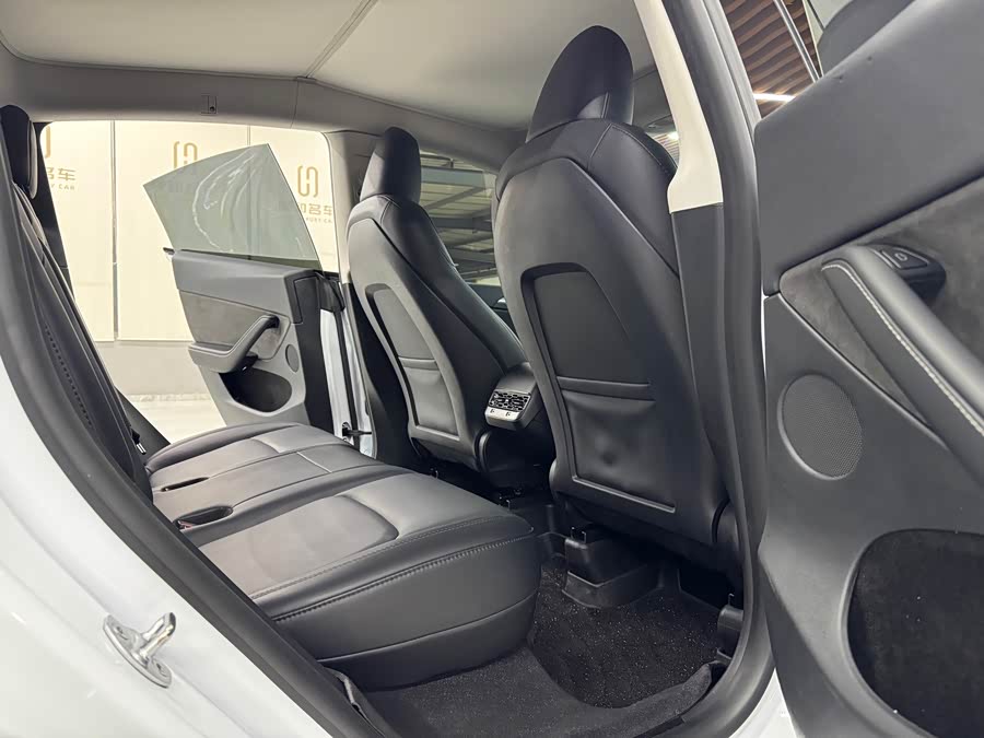 Model Y 2024 RWD - zdjęcie 10