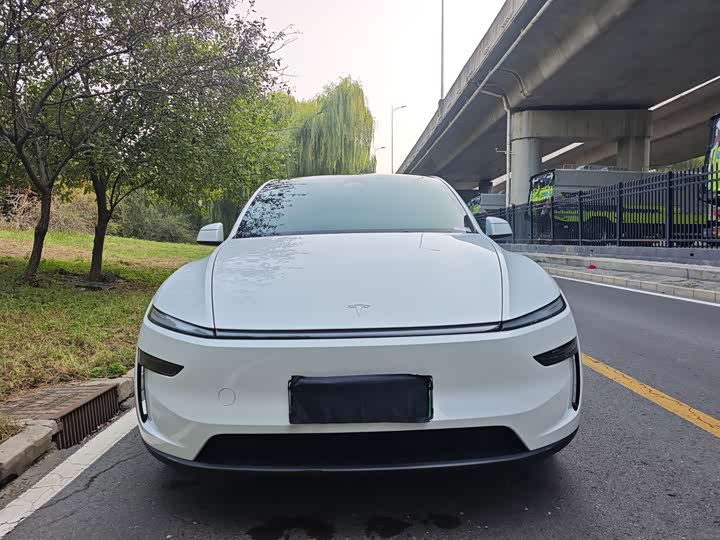 Model Y 2025 RWD - zdjęcie 11