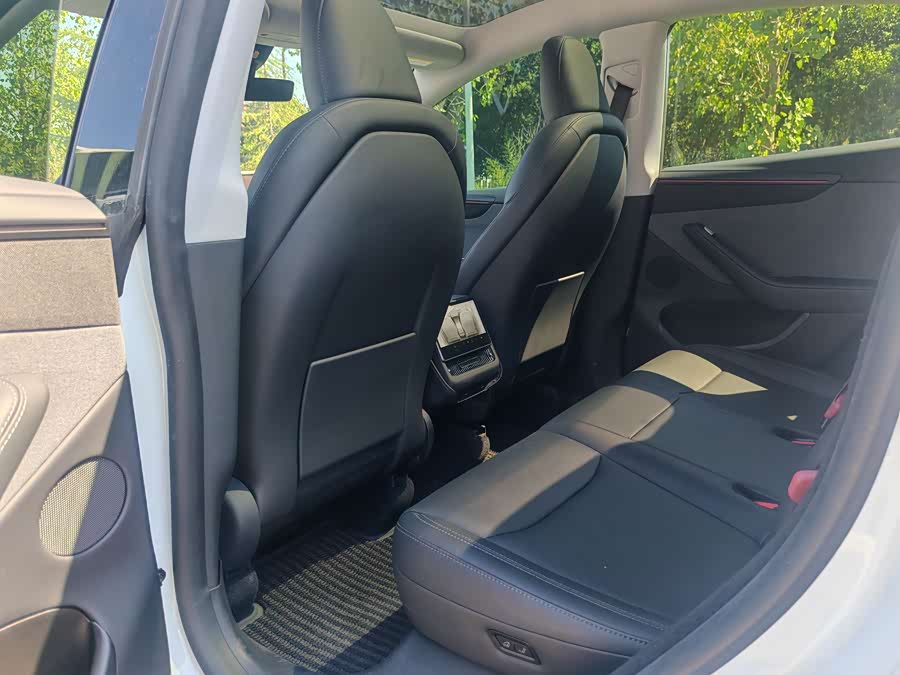 Model Y 2025 RWD - zdjęcie 12
